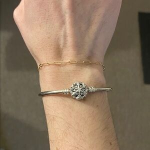 Moments Sparkling Snowflake Clasp Bangle